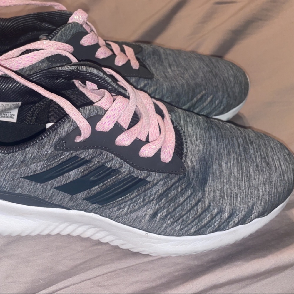 Size 8 womens Adidas Alphabounce
